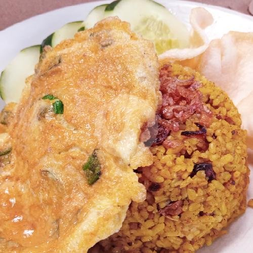 Nasi kebuli Sapi + Telur Ceplok menu Nasi Kebuli Mas Mail, Nusa Indah