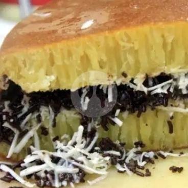 1 / 2 Keju, 1 / 2 Coklat menu Martabak Selmis Asem Baris Raya, Tebet