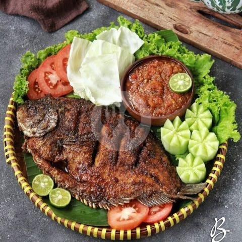 Nasi+gurami bakar+tahu+tempe+lalapan+sambel menu Ikan Bakar 2 Saudara, Pilang Raya