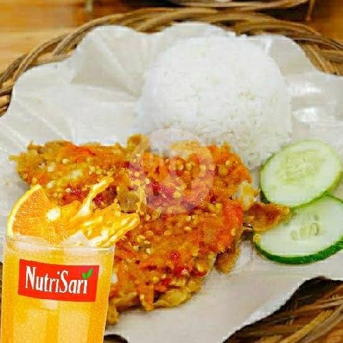 Fire Chicken Nuklir menu Ayam Geprek Nuklir, Baladewa