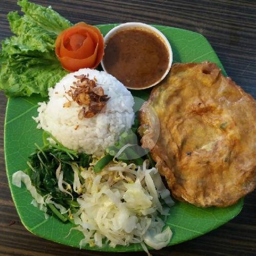 Nasi Ayam Goreng Urap Sayur menu Warung Pecel Emak, Kebon Kacang