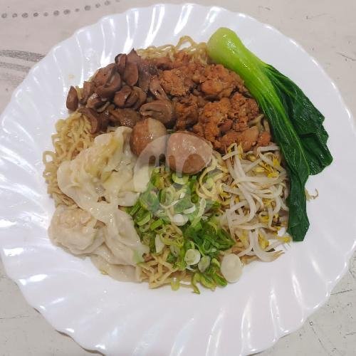 Bakmie Ayam Karet menu Bakmie Bangka Akhiw Metro Foodcourt, Karang Mulya