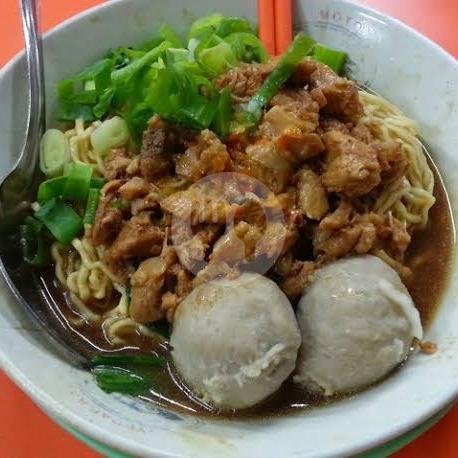 Mie Ayam Pangsit menu Bakso dan Mie Ayam Pak Uzzan, Ngampilan