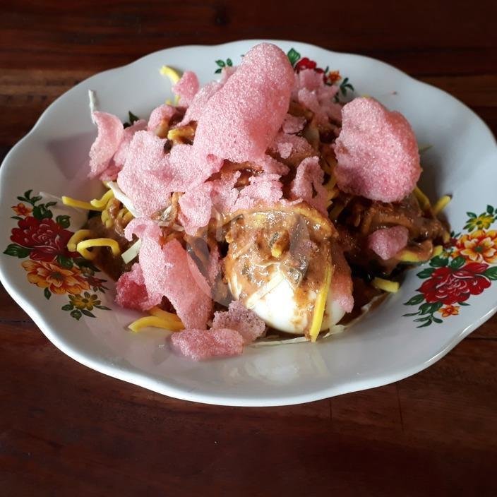 Ketupat sayur pakis + telur menu Ketupat Sayur Al-Qhodwah Uni Ul, Kaliurang