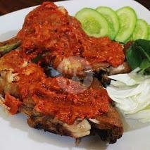 Ayam Penyet menu Pecel Lele Mas Tri, Gempol Sari