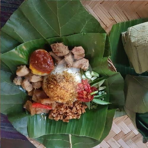 Sego Berkat Ayam Daging Krecek Kikil menu Sego Berkat Godhong Jati - Sumur Batu