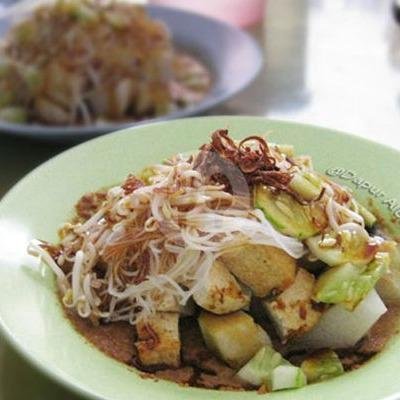 Kupat / Lontong menu Gado - Gado Maknyus, Merbabu