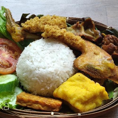 Paket Dada B menu Ayam Goreng Kremes Luna, Jendral Sudirman