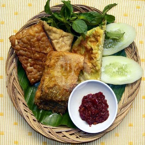 Jos 1 + Nasi Putih menu Ayam Goreng Kampung Kali, DI Panjaitan
