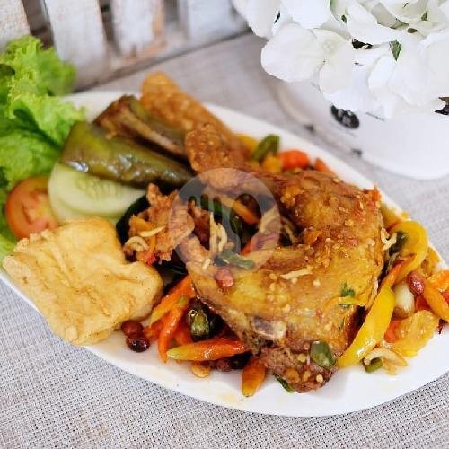 Ayam Goreng menu Kedai LenQuas Karimata, Sumbersari