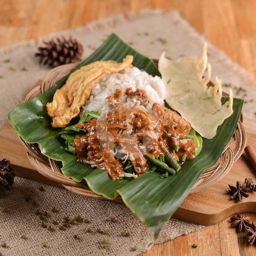 Review Warung Nasi Pecel Kediri Pak Tono: Kuliner Hits di Dago Bandung