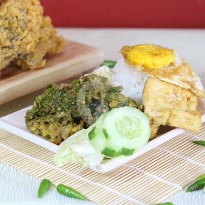 Ayam Kepruk + Nasi menu Ayam Goreng Nelongso, Margorejo