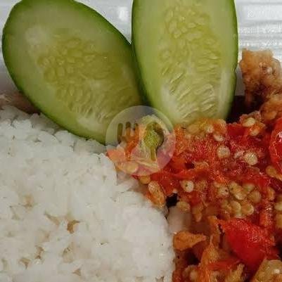 2 Porsi Lalapan Lele Free Es Teh menu Lalapan Khasanah, Tmr Masjid Abu Bakar