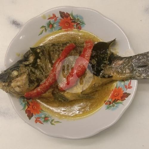 Nasi+Ikan Mas Gulai menu Minang Sepakat, Matraman