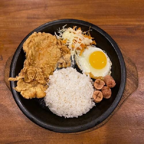 Chicken Steak Spesial Saos Blackpapper (Nasi + Telur + Sosis ) menu Warmindo Nebula, Banyumanik
