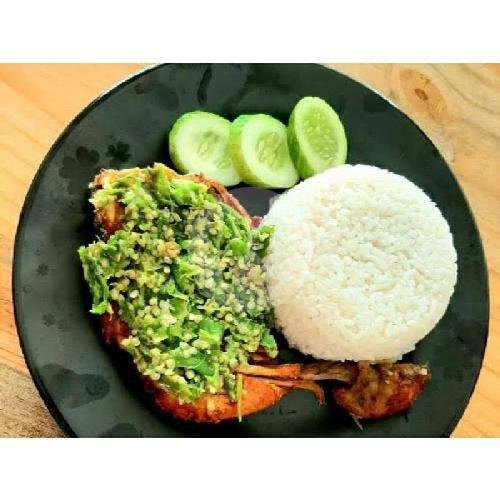 Tempe Bumbu Laos + Nasi menu Ayam Tulang Lunak Mbak Sari