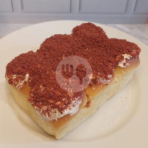 Mille Crepes Strawbery menu Sabilla Donuts, Letjend Sutoyo