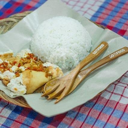 Nasi Telur + Sambal menu Penyetan Mas Kobis, XT Square