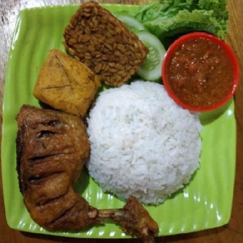 Ayam Panggang Guling menu Seafood Ajeng 1106 Ujung Menteng, Cakung