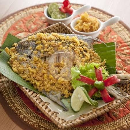 Ikan Bawal Bakar menu PONDOK AYAM BAKAR RONGGOLAWE JAYA, Pos Lama