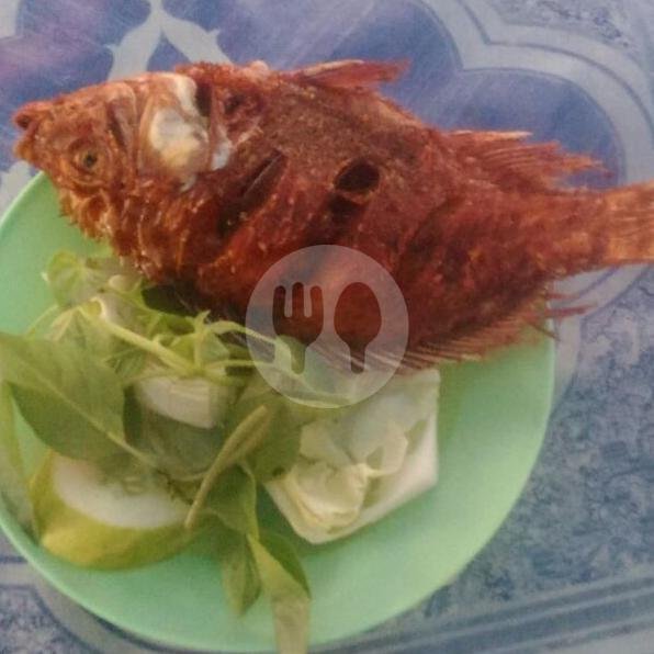 Ikan Cakalang Goreng menu Warung Penyetan Tenda Biru, Jln Affandi No 19