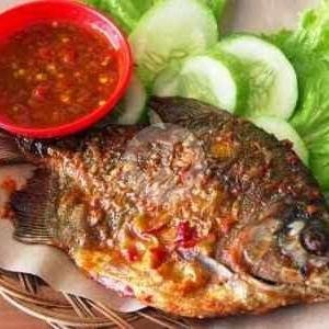 Ikan Gurame Goreng menu Pecel Lele Lamongan Mas Sugeng