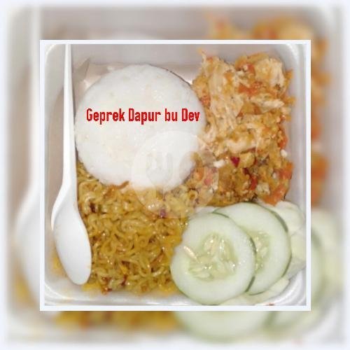 Mie Goreng ayam Goreng menu Geprek Dapur Bu Dev, Kartoharjo