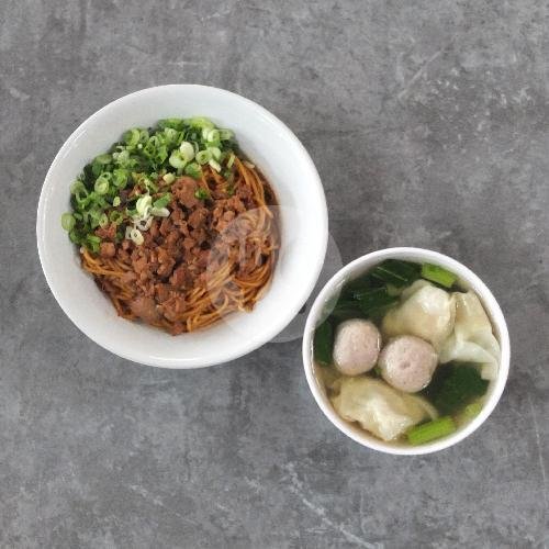 Kwetiau Isi Kuah 2 Baso & 2 Pangsit menu Mie Roemah, Pasirluyu