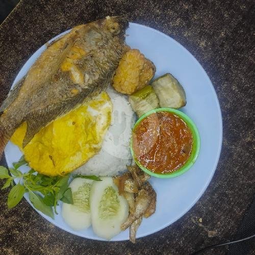 Pee menu Sego Sambel Sepanjang, Taman