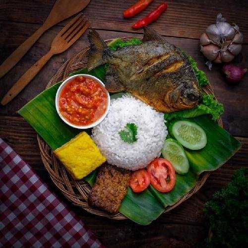 Sambel Ulek Terasi Segar menu Ayam Bakar Madu Ontohod MERESAP SAMPAI KE TULANG, Terusan Pasir Koja