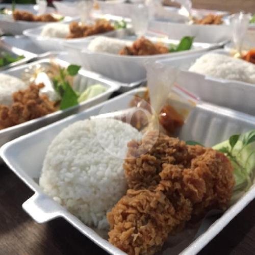 Ayam Geprek+ Nasi Putih menu Lalapan Belut Prima Sulfat Cak Wanto, Blimbing