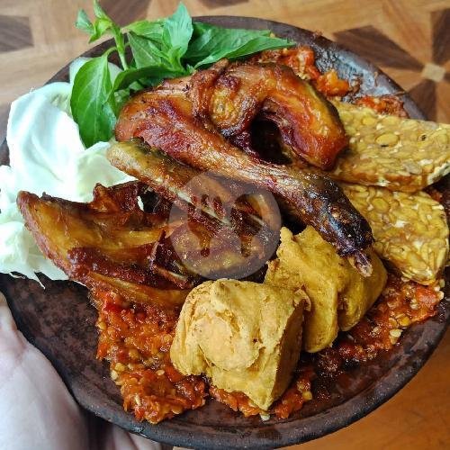Teh Manis menu Nasi Kuning Pasundan