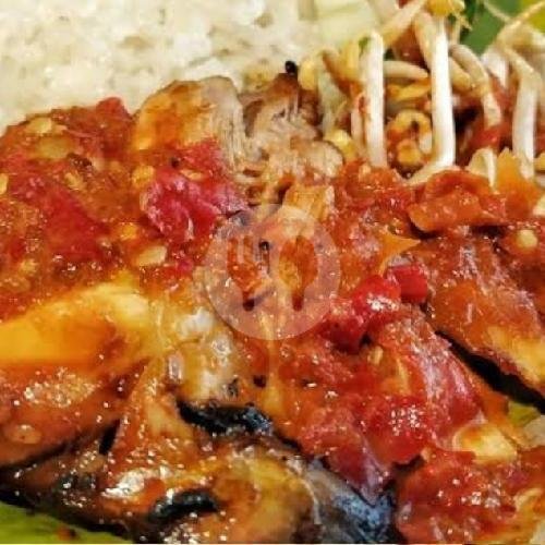 Asix Nasgor menu RM Intan Jatibarang Spesial Ayam Kampung, Karanglo Jatibarang