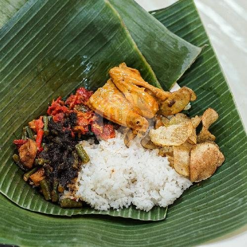 Nasi Bungkus + Ayam Gulai menu Restoran Garuda, Hayam Wuruk