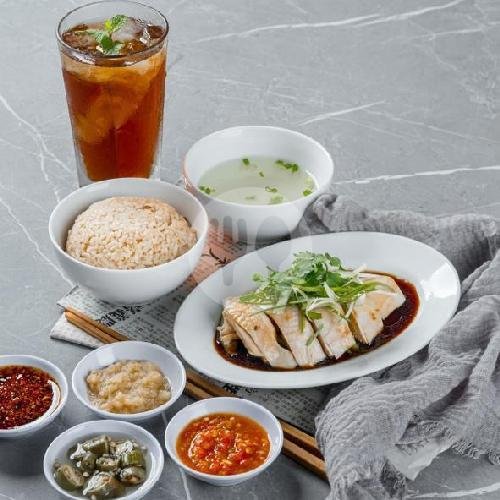 Chicken Rice Set Roasted menu Wee Nam Kee, Semarang