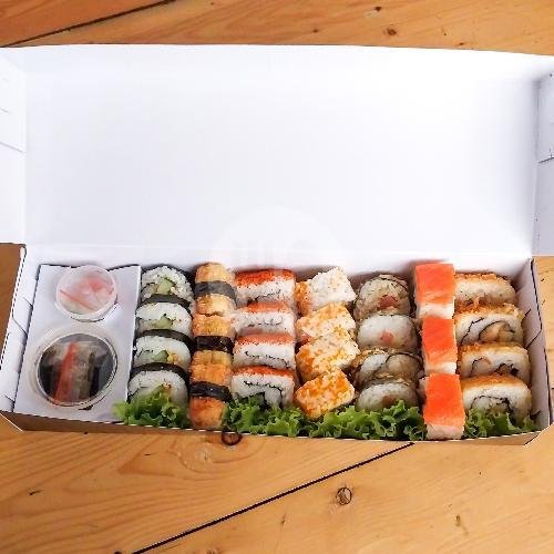 Combo E menu Hangiri Sushi, Pleburan