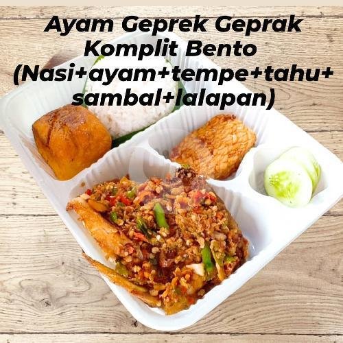 Lebaran Betawi menu Lupis Toping, Banjir Kanal