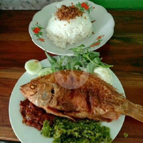 Ikan Nila Goreng Tanpa Nasi + Sambel Merah + Sambel Ijo + Lalapan menu Ayam Bakar 77 Bang Jenggot