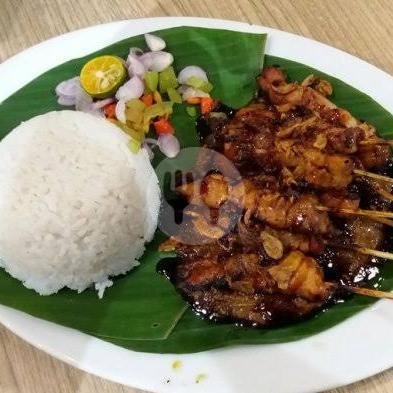 Sate Ayam  + Lontong menu Sate Madura Pak Zainal, Geger Kalong