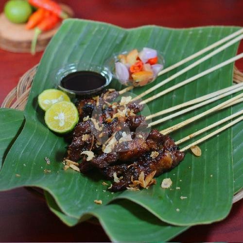 Lontong menu Sate Karmel Mbok Gemi 