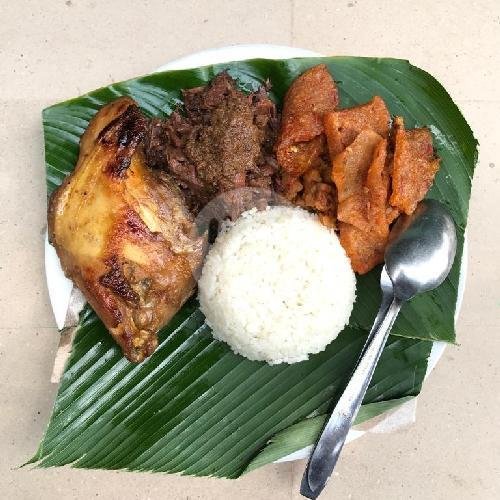 Nasi Gudeg Krecek Ati Ampela menu Gudeg Mbarek Bu Hj. Amad, Alun-Alun Utara