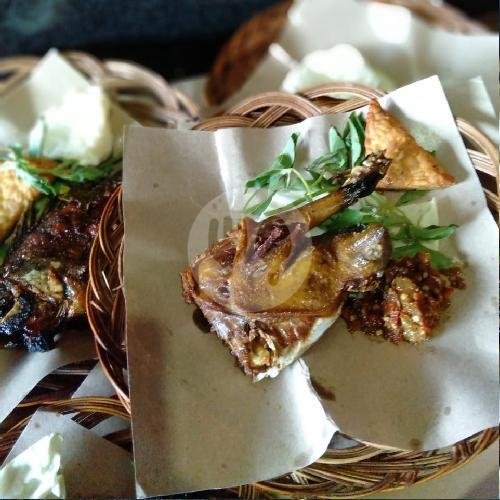 Nasi Uduk Bebek Goreng Bu Bibit: Surga Kuliner di Banjarsari, Surakarta