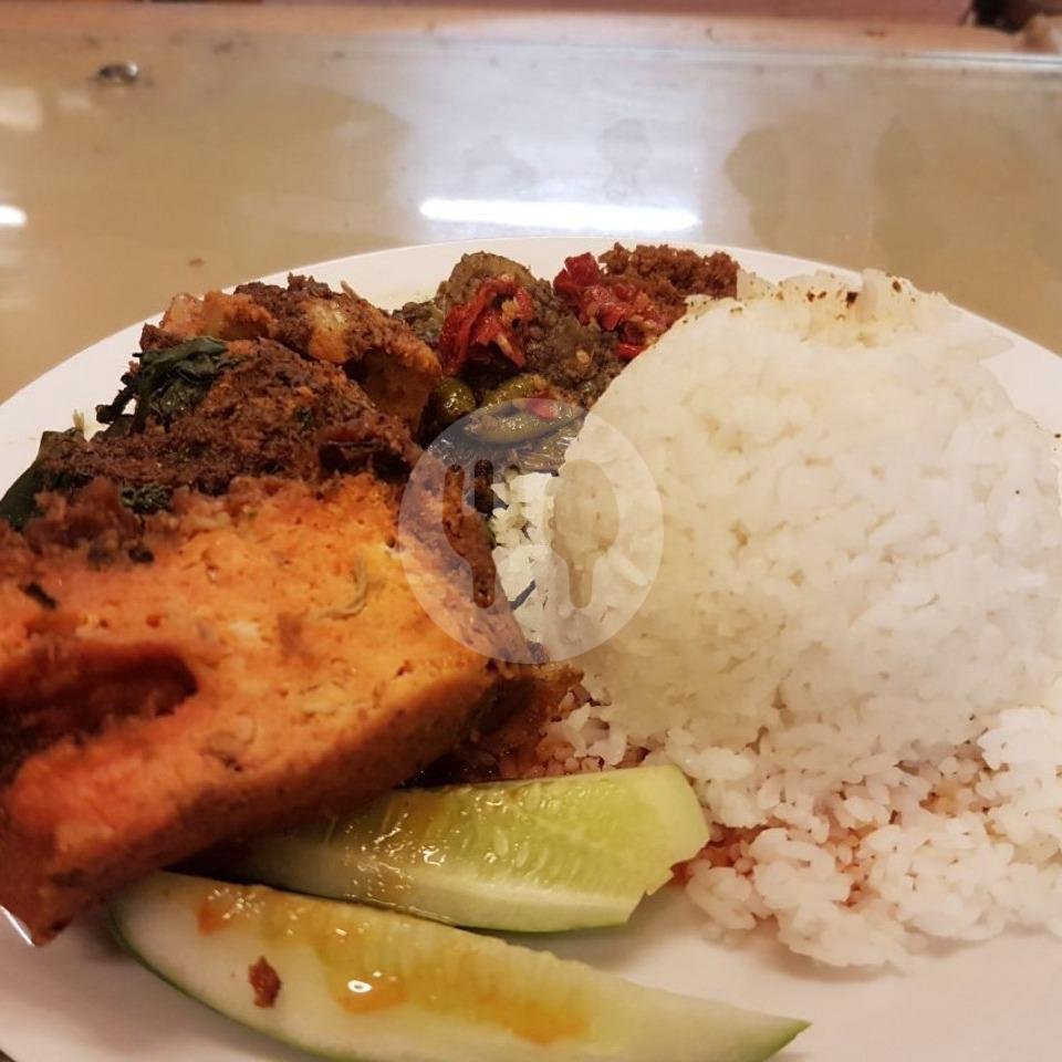 Nasi Ayam Bakar menu RM Siang Malam Masakan Padang, Kemayoran