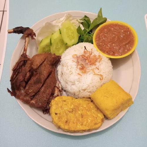 Nasi Uduk & Pecel Lele Cendana: Surga Kuliner di Bandung yang Wajib Dikunjungi