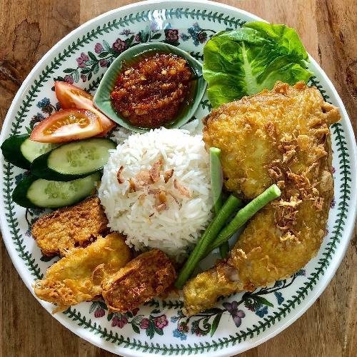 Kolak Pisang Dan Singkong menu nasi uduk, kuning dan ayam geprek mbak sari, Sedati