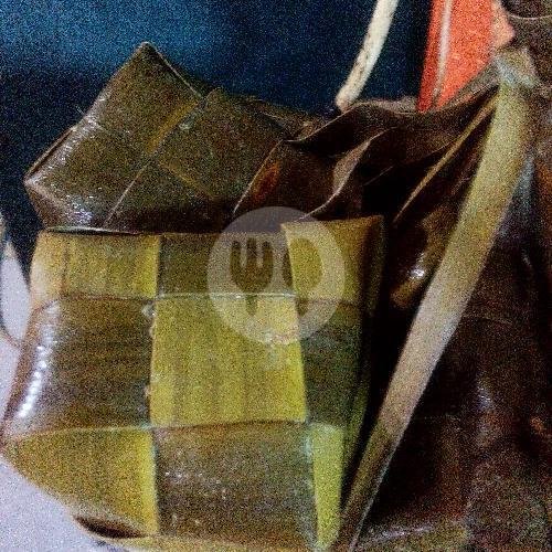 Ketupat menu Sate Padang Rizki, Cisaranten Kulon