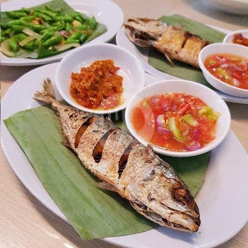 Paket Ayam Bakar Rica Dabu Iloni menu Olamita Ikan Bakar Gorontalo, Jatinegara Timur