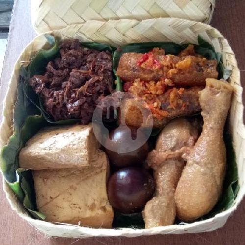 Review RM Priyayi Gudeg: Surga Kuliner di Kartasura dengan Harga Terjangkau
