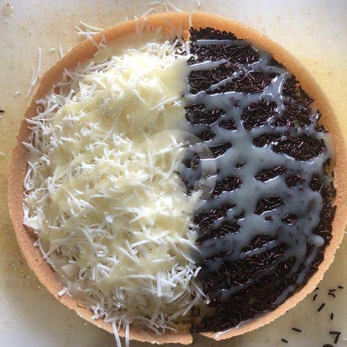 Keju menu Martabak Sanjaya, Sutisna Senjaya