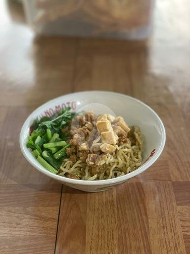 Review Bakmi Lili Pasar Petojo: Surga Mie di Gambir, Jakarta
